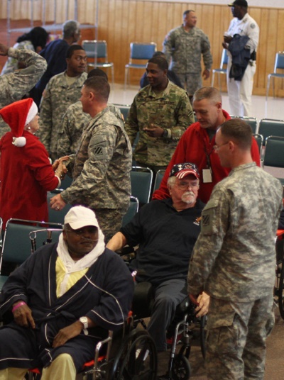 Soldiers spread holiday cheer at VA hospital