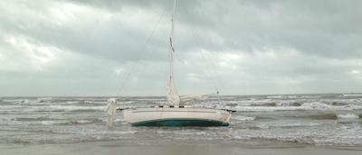 Sailboat runs aground on Mustang Island