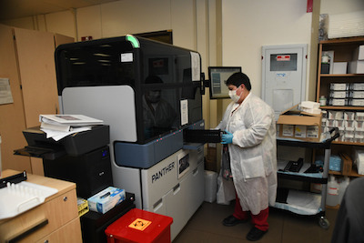 New laboratory equipment speeds up COVID testing