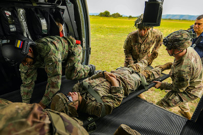 Army South develops medical evacuation rehearsals with Colombian combat medics