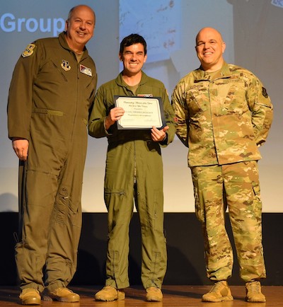 189th AIRLIFT WING MEDICAL DOCTOR RECEIVES PHYSICIAN OF THE YEAR AWARD