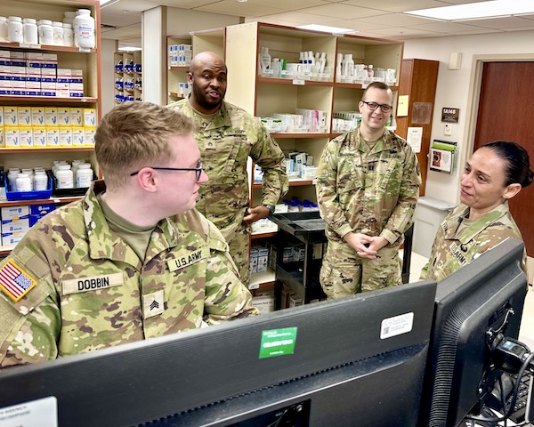 Medical Readiness Command, West, SEL visits Munson Army Health Center