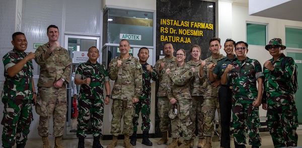 U.S. Army surgeons visit Indonesian medical centers during SGS 25